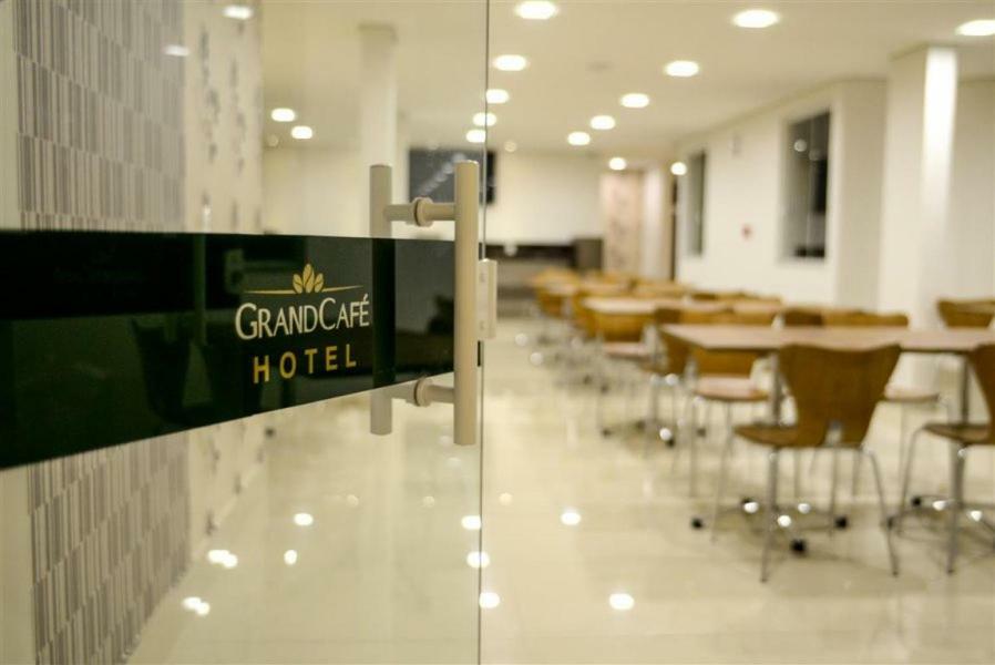 Grand Cafe Hotel マニュアス エクステリア 写真